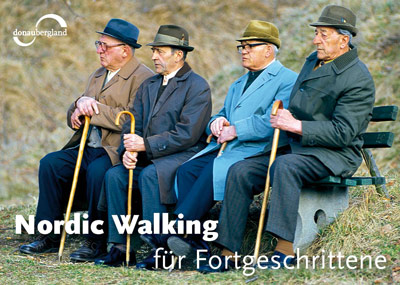 Postkartenmotiv von Donaubergland, Ältere Herren Sitzen auf einer Bank mit Gestöcken in der Hand